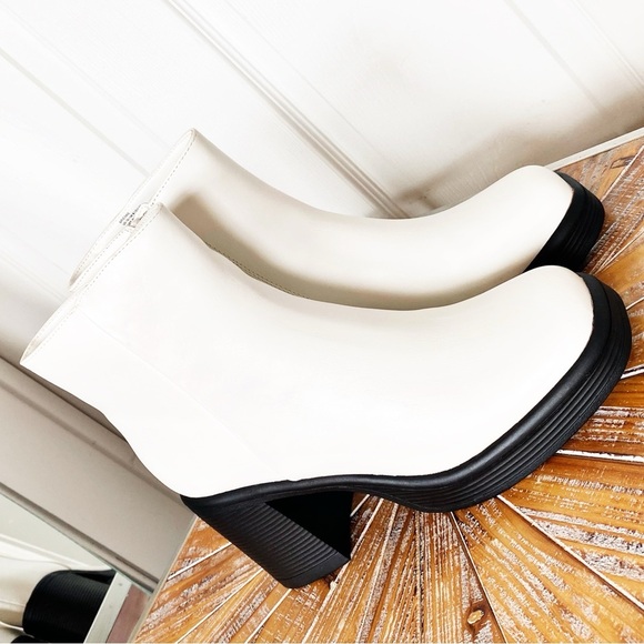 NWT JustFab White Faux Leather Platform Booties in Size 10 - Picture 9 of 14